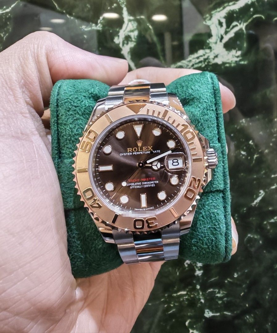 Rolex Yachtmaster 37 ROSE gold chocolate dial oyster 268621 (Category: Watches) located in Singapore. Submitted by hengwatch (Listing ID 1465814656, Image 1). Description: Rolex Yachtmaster 37 half rose gold chocolate dial oyster model 268621 very mint condition like new comes with box and cert dated April 2024 with white tag with matching serial number selling for $21800 hsbc and standard chartered and dbs and uob and OCBC ipp available 6/12/24 