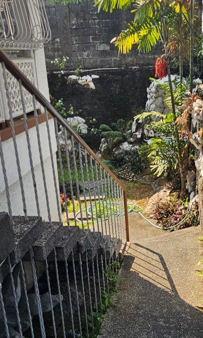 New Manila House and Lot Php 165k/mo (Category: House & Lot) located in Quezon City. Submitted by sfrc2021 (Listing ID 1465885520, Image 3). Description: For Lease House and Lot near St Luke's Hospital, Mt Carmel Church, Robinsons Magnolia, Jubilee Christian Academy Lot area 492sqm Floor area 800 sqm Old house with newly built bathrooms • 5 bedrooms all with own toilet and bath • Big office -- may be converted into another bedroom • Helpers or Dr