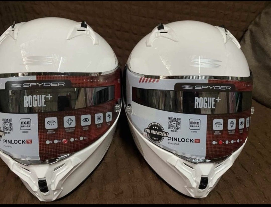 Roufe helmet. Used twice (Category: Helmets and other Riding Gears) located in Quezon City. Submitted by jacqueen.199x (Listing ID 1465944173, Image 1). Description: Use twice Get nyo na. Need ko lang budget. May clear lense na kasama. Bigay ko na din helmet bag.
