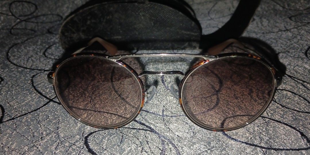 Round Tortoiseshell Sunglasses With Case (Category: Sunglasses & Eyewear) located in Taguig. Submitted by trade_fairly (Listing ID 1465918628, Image 3). Description: - Style: Round tortoiseshell frames with gradient lenses - Detail: Metal double bridge across the top - Fit & Comfort: Comfortable everyday wear, blocks glare effectively - Inclusion: Comes with a black hard case (note: slight wear on the case surface) - Old Prada Sunglasses some scr