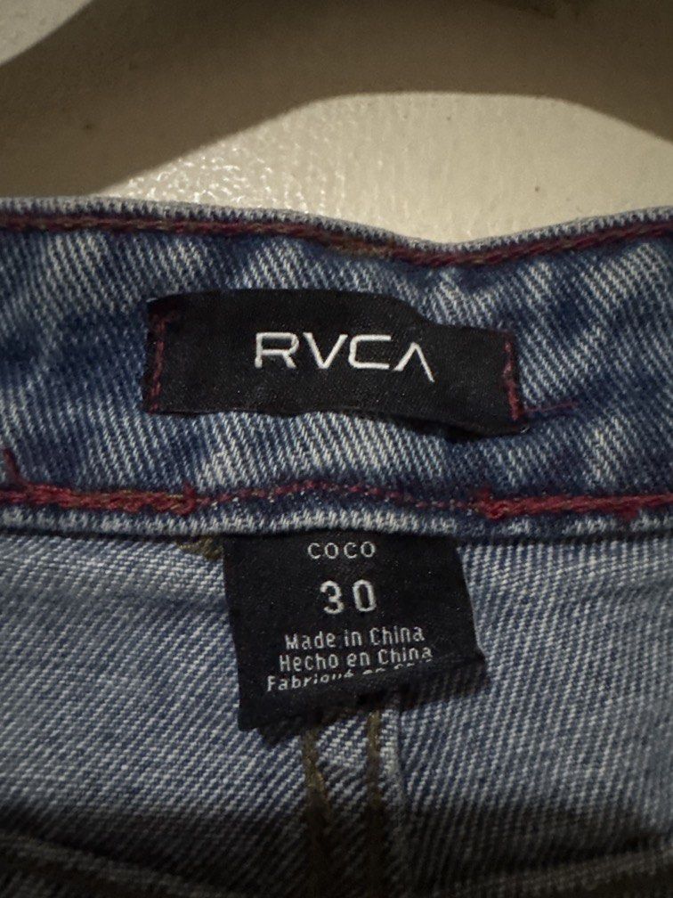RVCA Shorts (Category: Shorts) located in Danao, Cebu. Submitted by welvirinec29053 (Listing ID 1465784029, Image 3). Description: Based on the provided image, the selected item is a pair of light-wash RVCA denim shorts featuring a classic five-pocket construction, zipper fly, and a relaxed or loose silhouette. size 30 fit to 32 color 9/10 .