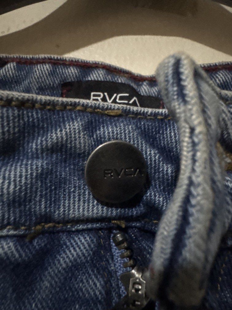 RVCA Shorts (Category: Shorts) located in Danao, Cebu. Submitted by welvirinec29053 (Listing ID 1465784029, Image 2). Description: Based on the provided image, the selected item is a pair of light-wash RVCA denim shorts featuring a classic five-pocket construction, zipper fly, and a relaxed or loose silhouette. size 30 fit to 32 color 9/10 .