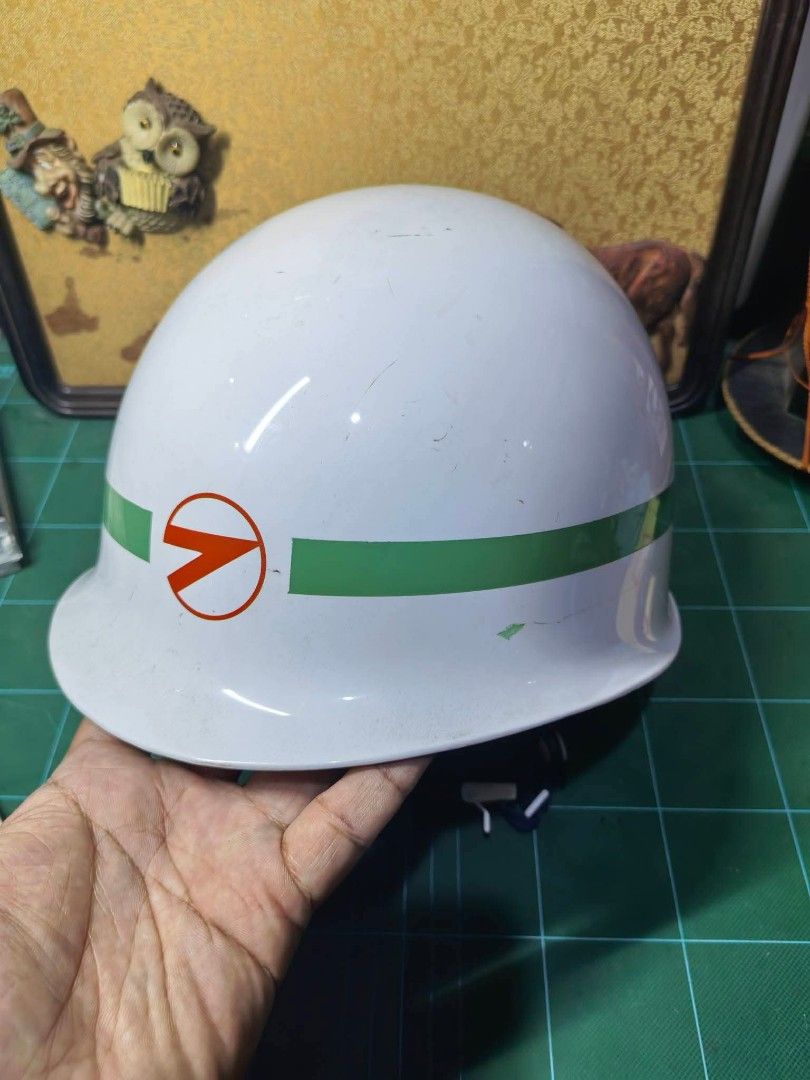 Safety Hard Hat (Category: Other Sports Equipment and Supplies) located in Cebu City. Submitted by dudes_villanueva (Listing ID 1465914369, Image 1). Description: Safety Hard Hat Brand : Shinwa 📌 In excellent condition..