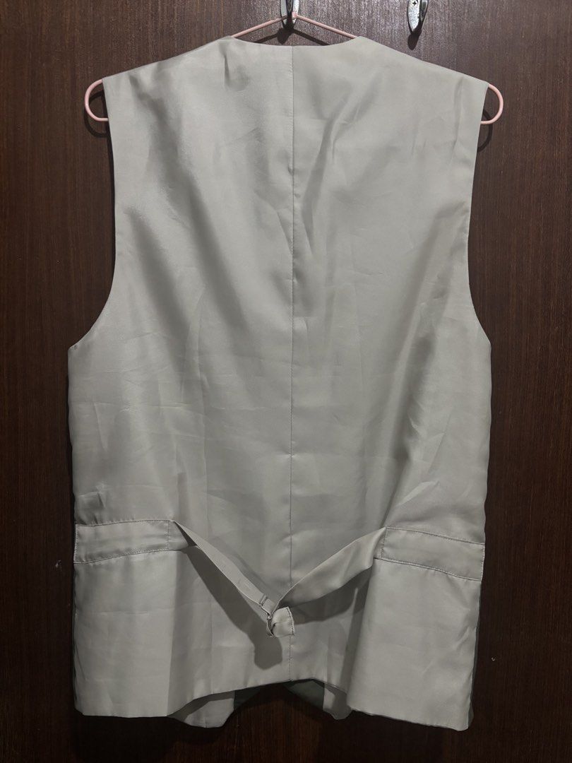 Sage Green Vest (Category: Others Tops) located in Las Pinas. Submitted by unofashion (Listing ID 1465936586, Image 2). Description: Green Vest Custom Made No longer fits Fits L-XL Dimensions: Bust - 37-38in Length - 25in (shoulder to bottom) Shoulder - 14in Tags: Vest Corporate Attire Zara Mango .