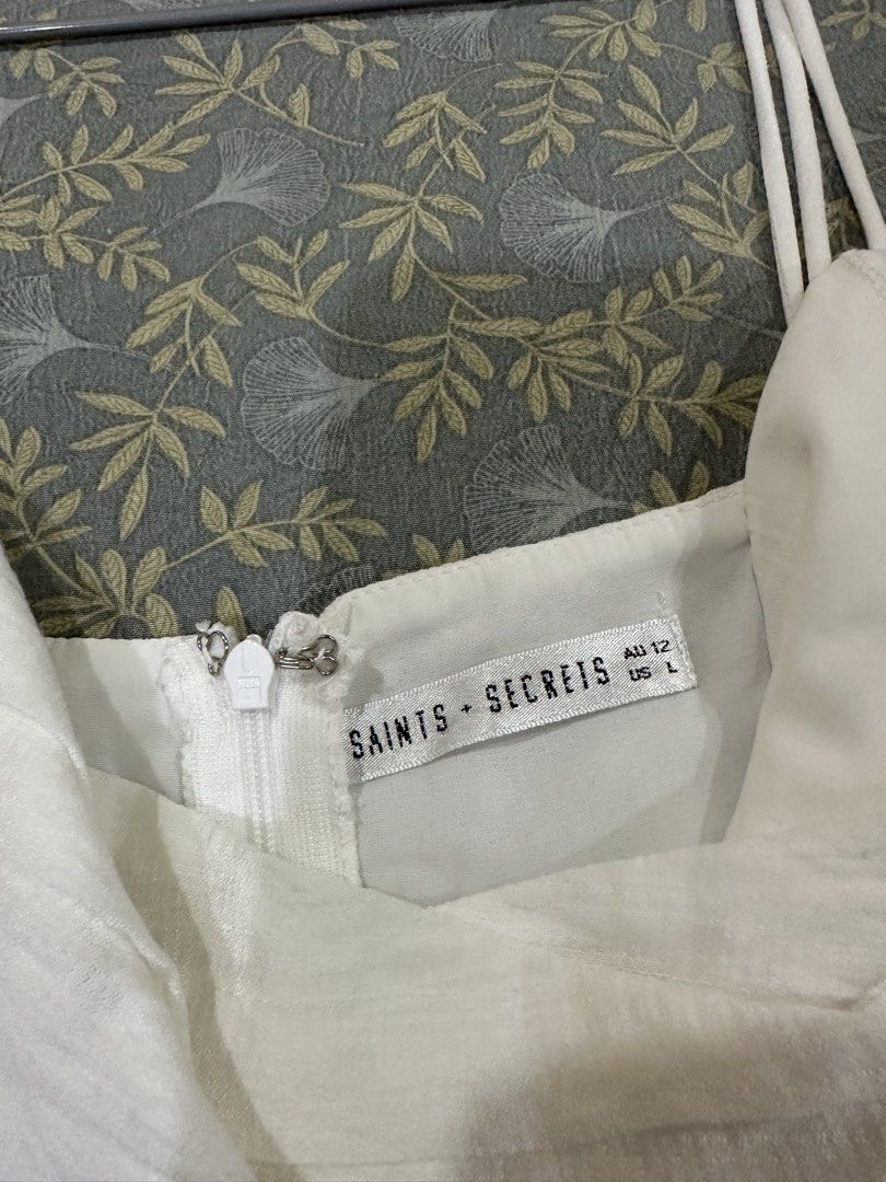 Saints & Secrets white Summer dress (Category: Dresses) located in Quezon City. Submitted by tofuandbisky (Listing ID 1465914756, Image 2). Description: Saints & Secrets summer dress Bust 34 to 36 inches waist 28-30 inches.