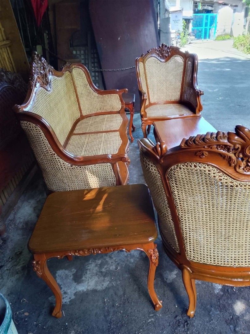 Sala set Manilenya (Category: Sofas) located in Manila. Submitted by carmelites36250 (Listing ID 1465850741, Image 1). Description: Manilenya Sala set ❤ Solid narra wood ❤New solihiya 1 pc Long✅ 1pc Center table✅ 2pcs Single chairs✅ 2pcs side table✅ Pick up @ Shop/ Delivery 🚚✅🚚 Pm me ☎☎☎☎ Price-60, 000 Only Ready to use ❤❤ #forsale #furnitureshop.