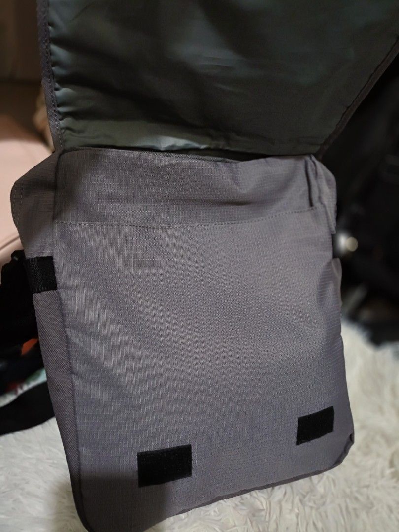 Samsonite Messenger Bag Sling Bag (Category: Sling Bags) located in Bocaue. Submitted by bags.and.beyond (Listing ID 1465887726, Image 3). Description: Samsonite Messenger Bag in a sleek gray color with sporty blue accents and a durable black adjustable crossbody strap. Perfect for daily commuting, school, travel, or casual use. Color: Gray with Blue panels and Black strap Dimensions: 10" x 3" x 12" (Compact yet spacious enough for daily essentia