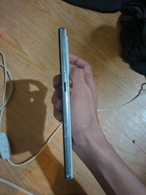 Samsung A52s 5G (Category: Samsung) located in Taguig. Submitted by yetaw (Listing ID 1465881709, Image 3). Description: Samsung A52s 5G White 8/128gb 120hz refresh rate Good for gaming Sobrang Malinaw ang camera Unli check bago bayaran Unit at Case Issue: Nawala ang power button pero napipindot naman 10k 📍Paranaque / Taguig.