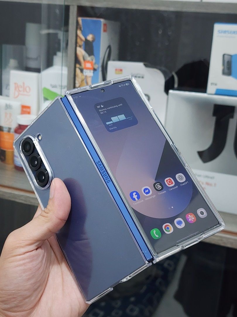 Samsung Fold6 512GB (Category: Samsung) located in Makati City. Submitted by itsmorkyyy (Listing ID 1465880353, Image 2). Description: issue: the inner big folding display has a greenish tint on the left side, but it is still fully functional with smooth touch response. the outer cover display works perfectly, so the phone can still be used as a regular everyday phone. everything else is 100% working, including the cameras, speakers, fingerprint 