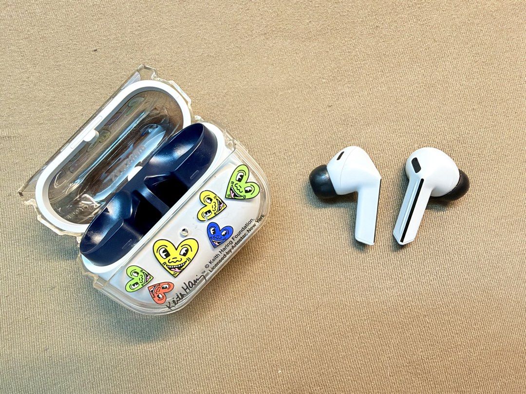 Samsung Galaxy Buds3 FE Wireless Earbuds Gray (Category: Earphones) located in Manila. Submitted by BeachBoy (Listing ID 1465802039, Image 2). Description: - Model: Samsung Galaxy Buds3 FE - Color: Gray - Condition: Clean, fully functional with no issues - Features: Great active noise cancellation (ANC), excellent sound quality, and long battery life - Inclusions: Original box, charging case, and a clear case with Keith Haring heart stickers .