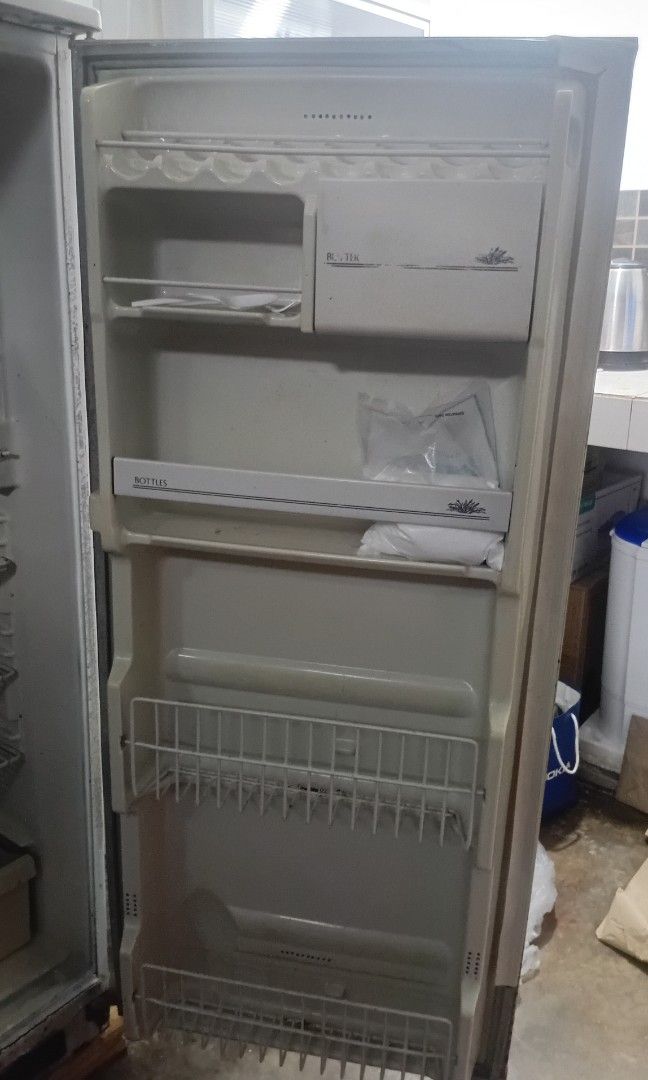 SANYO FRIDGE OLD MODEL NOT WORKING - RUSH (Category: Refrigerators and Freezers) located in Manila. Submitted by zam.3f6594 (Listing ID 1465951215, Image 3). Description: Sanyo fridge last used June 2026 Possible compressor issue di na rin umiilaw sa loob Price negotiable for sure buyer rfs: nakabili na ng bago, di na pinaayos/decluttering pickup location: Nagkaisang Nayon/Novaliches, QC.
