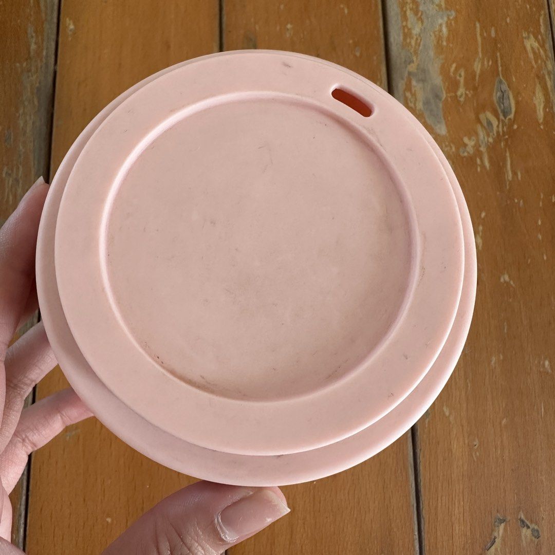 Scented candle peppermint (Category: Other Home Decor) located in Kawit. Submitted by wevibevintage (Listing ID 1465784650, Image 3). Description: .