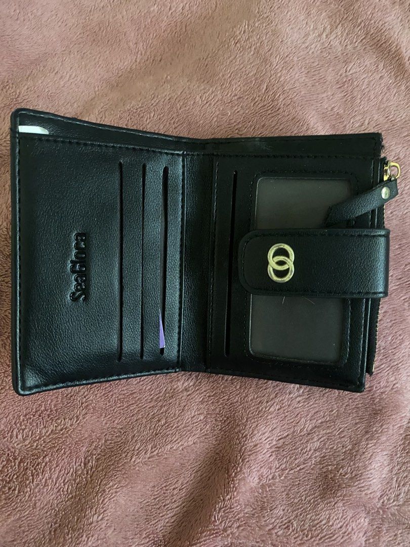 SeaGloca (Category: Wallets & Card holders) located in Quezon City. Submitted by luckyg4l (Listing ID 1465781569, Image 3). Description: negotiable .