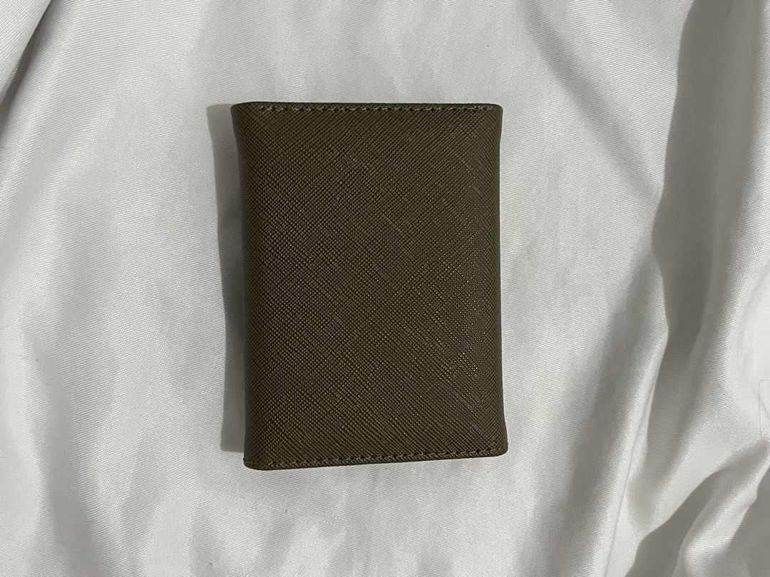 Secosana Wallet (Category: Wallets & Card holders) located in Las Pinas. Submitted by pinkgelato (Listing ID 1465930970, Image 2). Description: bought for 499, good as new rfs: got a different color.