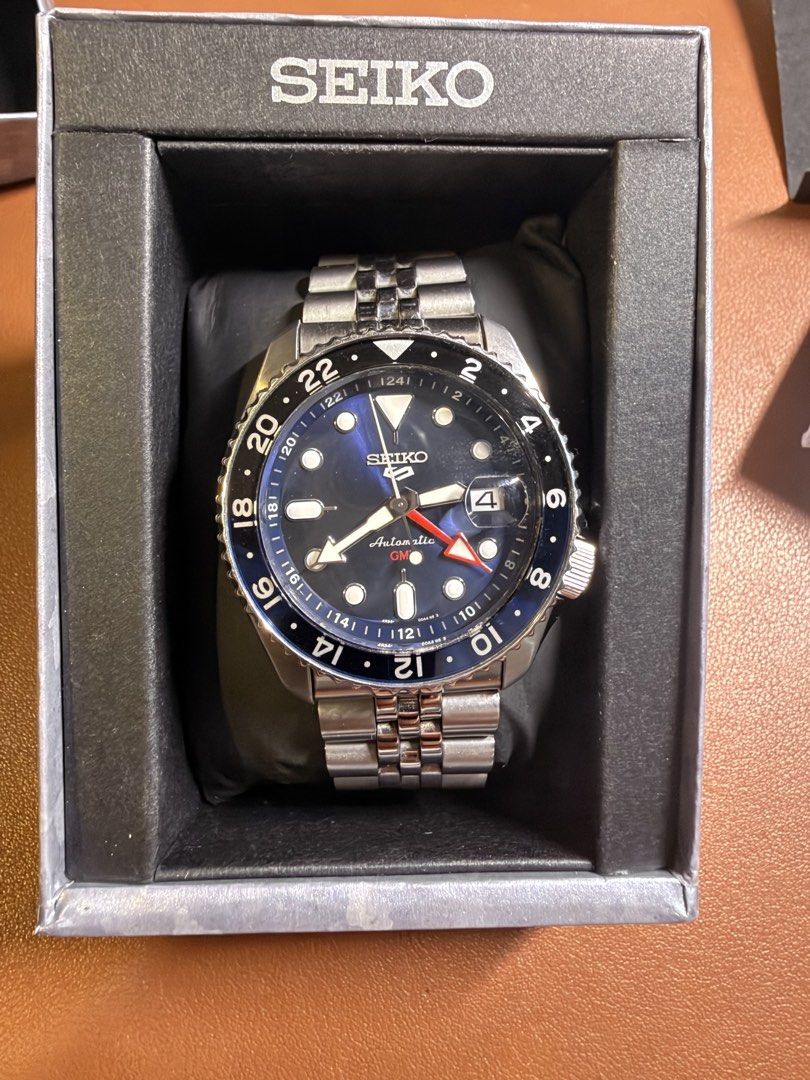 Seiko GMT Batman (Category: Men's Watches) located in Makati City. Submitted by gudoy3k (Listing ID 1465822021, Image 1). Description: - Model: Seiko GMT (Batman) - Dial: Striking blue sunburst dial with a 3 o'clock date window and cyclops lens - Bezel: Black and blue 24-hour bezel insert - GMT Function: Bold red GMT hand for tracking a second time zone - Bracelet: Classic stainless steel jubilee bracelet - Inclusion: Original Seiko branded prese