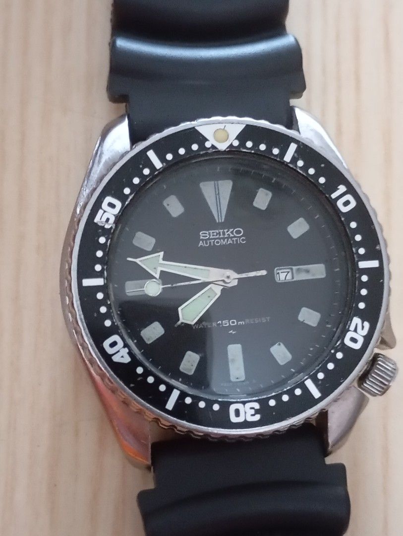 Seiko divers auto med (Category: Men's Watches) located in Las Pinas. Submitted by quick_deals_great_finds2 (Listing ID 1465782232, Image 1). Description: Original seiko 4205 mechanism 38mm rotating bezel screw crown Fully functional keeps time.