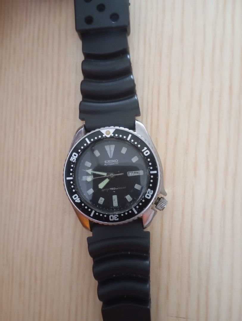 Seiko divers auto med (Category: Men's Watches) located in Las Pinas. Submitted by quick_deals_great_finds2 (Listing ID 1465782232, Image 2). Description: Original seiko 4205 mechanism 38mm rotating bezel screw crown Fully functional keeps time.