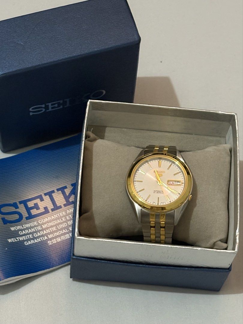 Seiko Watch (Category: Men's Watches) located in Lipa City. Submitted by cess.declutter (Listing ID 1464719280, Image 1). Description: Authentic With Certificate of Guarantee Used twice With box normal signs of use super ganda and kinang pa di lang nabibigyan ng justice ng camera 📍Lipa .
