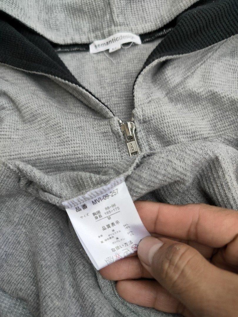 Semanticdesign 3/4 Hoodie (Category: Coats, Jackets and Outerwear) located in Valencia. Submitted by thriftpingniever (Listing ID 1465874196, Image 3). Description: Semantic design 3/4 Hoodie Width 20 Length 25 Like new.
