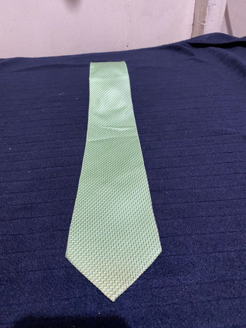 Severino Italy Green Silk Tie (Category: Ties) located in Manila. Submitted by resi.diaz (Listing ID 1465891735, Image 1). Description: - Brand: Severino Italy - Material: Premium green silk with a textured weave pattern - Style: Standard width with a pointed tip - Detail: Unique purple lining on the back loop - Condition: Excellent, clean fabric with no stains or pulls.