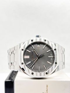 (Category: ) located in . Submitted by sg-watch-hub (Listing ID 1465903244, Image 1). Description: .