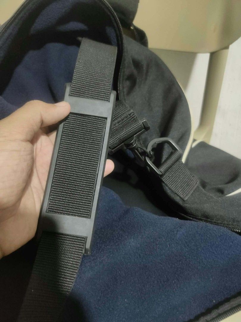 Shoei helmet bag (Category: Sling Bags) located in Vinzons. Submitted by khasanche43622 (Listing ID 1465895222, Image 3). Description: Excellent condition No issue Need wash.