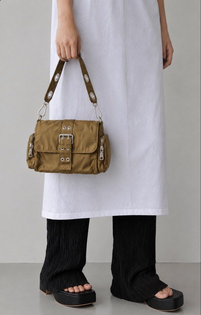 Shoulder bag (Category: Shoulder Bags) located in Manila. Submitted by leyangssh (Listing ID 1465767210, Image 2). Description: .