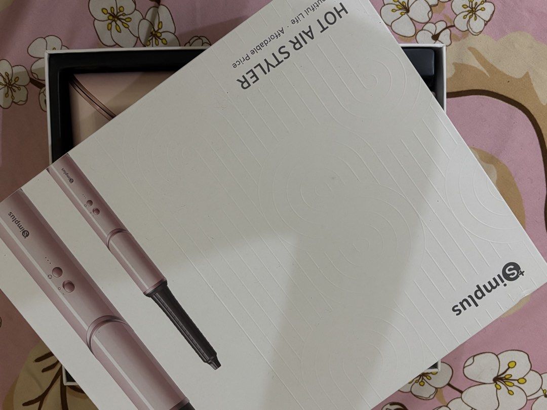 Simplus Hot Air Styler Set Rose Gold (Category: Hair) located in Caloocan City. Submitted by eulaespino16569 (Listing ID 1465905742, Image 1). Description: Simplus hot air styler set in rose gold. Includes multiple attachments for drying, curling, and straightening hair. Everything is neatly packed inside the original white box. Great multi-functional hair styling tool for daily routines. Stored properly in the box with all pieces accounted for..