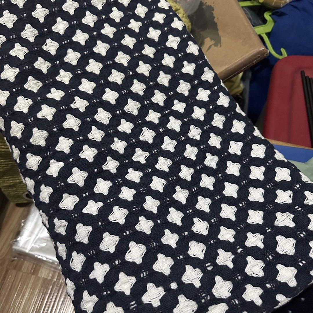 Single bed size cover bed blanket or sofa design (Category: Bedding & Towels) located in Kawit. Submitted by wevibevintage (Listing ID 1465930778, Image 1). Description: .