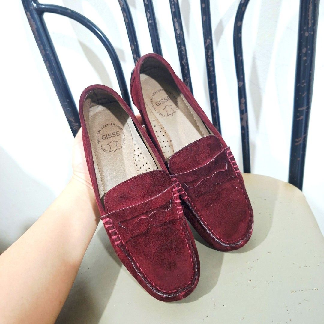 Size 37 Genuine Suede Flat Loafers Maroon (Category: Loafers) located in Cagayan de Oro. Submitted by langscloset (Listing ID 1465876472, Image 2). Description: in very good preloved condition. no major issues at all. Genuine Suede leather. size 37. .