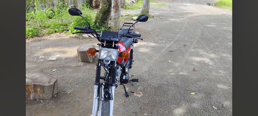 SkyGo King 150 cc (Category: Motorbikes for Sale) located in Caloocan City. Submitted by oguzarslan (Listing ID 1465770945, Image 3). Description: It has only 550 kilometers on the odometer, and comes with unused spare tires that are practically brand new. It also has other accessories..