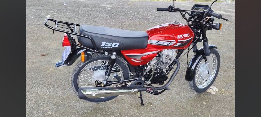 SkyGo King 150 cc (Category: Motorbikes for Sale) located in Caloocan City. Submitted by oguzarslan (Listing ID 1465770945, Image 2). Description: It has only 550 kilometers on the odometer, and comes with unused spare tires that are practically brand new. It also has other accessories..