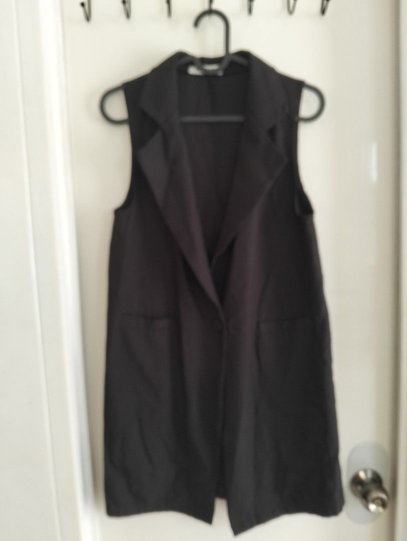 Sleeveless cardigan (Category: Dresses) located in San Rafael. Submitted by carou02550 (Listing ID 1465767329, Image 1). Description: .