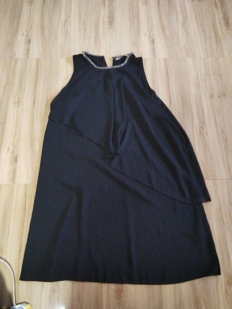 Sleeveless chiffon overlay beaded round neck (Category: Evening dresses & gowns) located in Calasiao. Submitted by alluringvenus.thriftshop (Listing ID 1465787600, Image 3). Description: very good condition from USA balik bayan box.