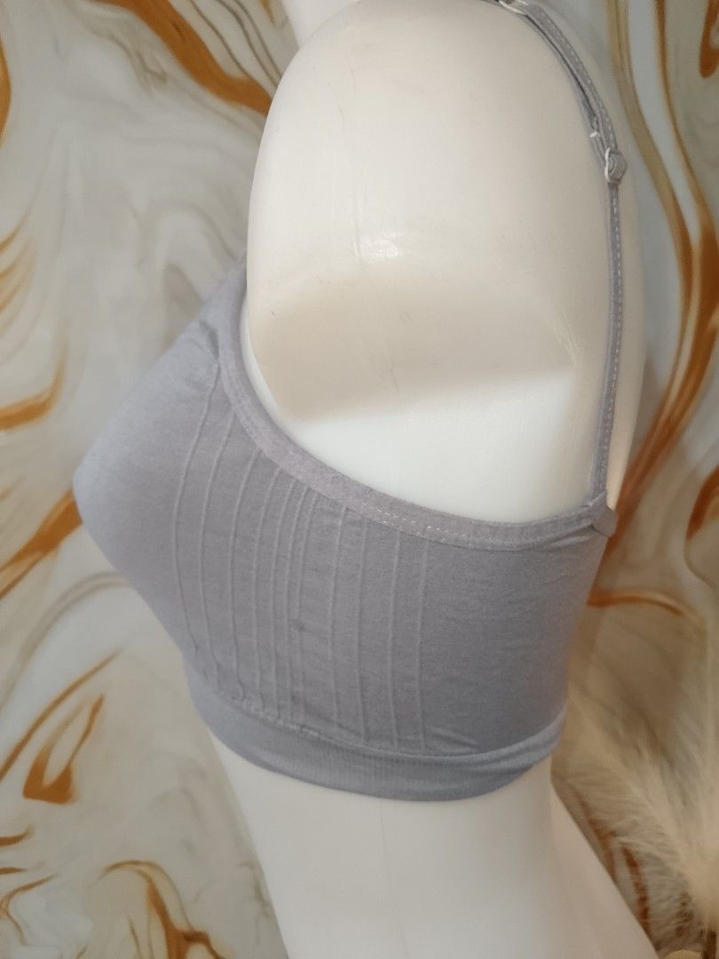 Small to medium grey bra not padded (Category: Undergarments & Loungewear) located in Manila. Submitted by truecrystal-1407 (Listing ID 1465764785, Image 3). Description: u can insert pads if u want.
