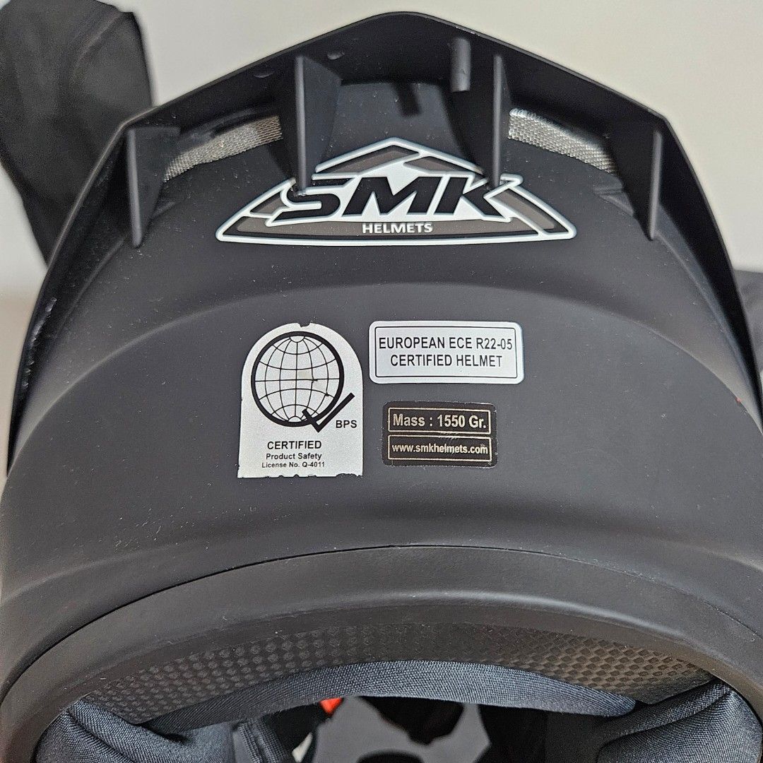SMK Stellar Full Face Helmet – Size M | ECE R22.05 (Category: Bicycles) located in Taguig. Submitted by noblerabbit.c3b5a8 (Listing ID 1465768085, Image 3). Description: SMK Stellar Full Face Helmet, Size M. ✅ ECE R22.05 Certified ✅ Size M ✅ Full-face design ✅ Clear visor ✅ Removable/washable interior padding ✅ Good ventilation ✅ Approx. 1,550g ✅ SMK branded / original helmet ✅ No visible cracks or structural damage ✅ All padding and straps are i