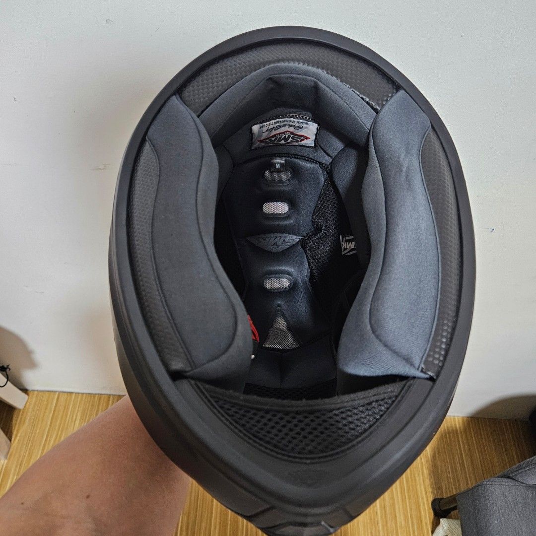 SMK Stellar Full Face Helmet – Size M | ECE R22.05 (Category: Bicycles) located in Taguig. Submitted by noblerabbit.c3b5a8 (Listing ID 1465768085, Image 2). Description: SMK Stellar Full Face Helmet, Size M. ✅ ECE R22.05 Certified ✅ Size M ✅ Full-face design ✅ Clear visor ✅ Removable/washable interior padding ✅ Good ventilation ✅ Approx. 1,550g ✅ SMK branded / original helmet ✅ No visible cracks or structural damage ✅ All padding and straps are i