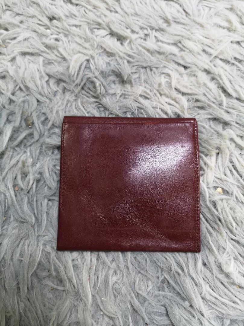 Snap Closure Compact Burgundy Leather Coin Purse (Category: Wallets & Card holders) located in Santa Cruz. Submitted by jmy_surplus.2 (Listing ID 1465891698, Image 3). Description: Size ; L - 4 W - 4.2 Color ; Burgundy Type ; Coin Purse Brand ; No brand Material ; Leather Style ; Burgundy Leather Coin Purse LR 129 JMY 5 Batch #224.