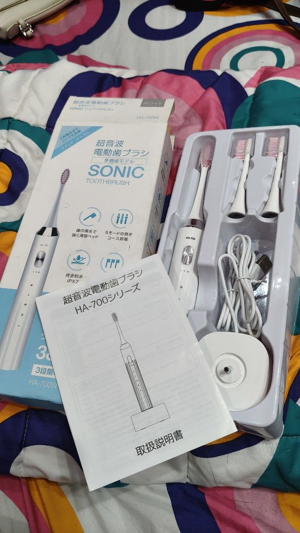 Sonic Electric Toothbrush Rechargeable (Category: Oral Care) located in Manila. Submitted by sharm26arm96276 (Listing ID 1465864028, Image 2). Description: - High vibration frequency at 38,000 Hz for deep cleaning - 5 brushing modes & 3 intensity settings for a customized experience - Waterproof IPX7 rating for safe use and easy cleaning - Complete set includes: 3 brush heads, charging base, USB cable, and manual - Comes in its original box (grea