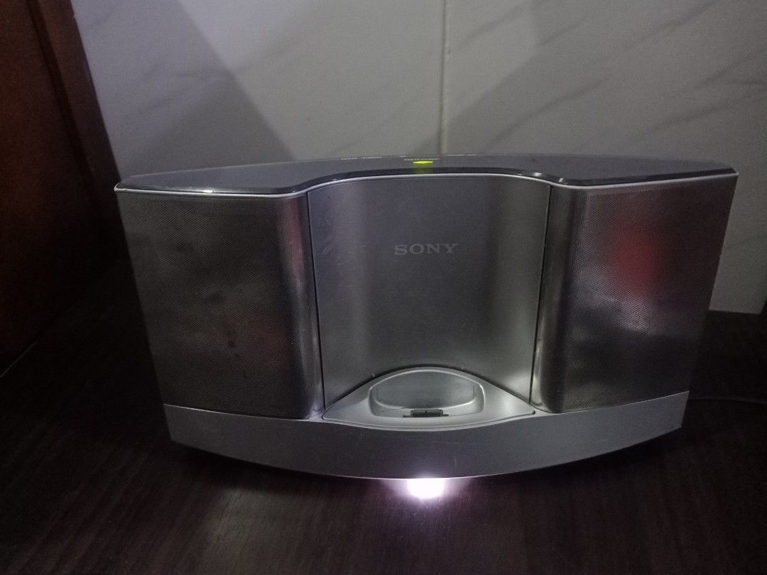 Sony Walkman docking station (Category: Portable Music Players) located in Las Pinas. Submitted by the_recycle_shop (Listing ID 1465868582, Image 1). Description: Working condition.