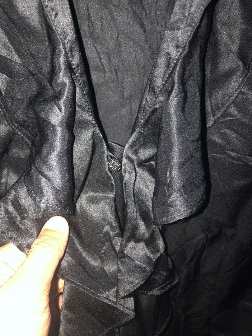 St john silk ruffle blouse (Category: Blouses) located in Cagayan de Oro. Submitted by kennymiiiiii (Listing ID 1465853789, Image 3). Description: 19*24 No issue Excellent for vampire or goth.