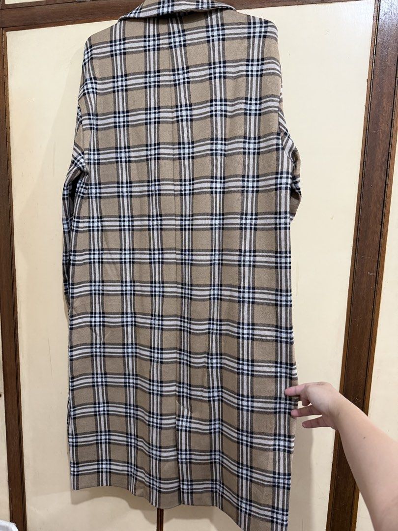 Stradivarius Plaid Long Coat Size M (Category: Coats, Jackets and Outerwear) located in Manila. Submitted by preloved_new_forsale (Listing ID 1465919928, Image 2). Description: - Brand: Stradivarius - Size: M - Pattern: Beige, black, and white plaid - Features: Single button closure, notched lapel, structured shoulders, and two front pockets - Length: Knee-length - Condition: Clean, well-kept appearance.