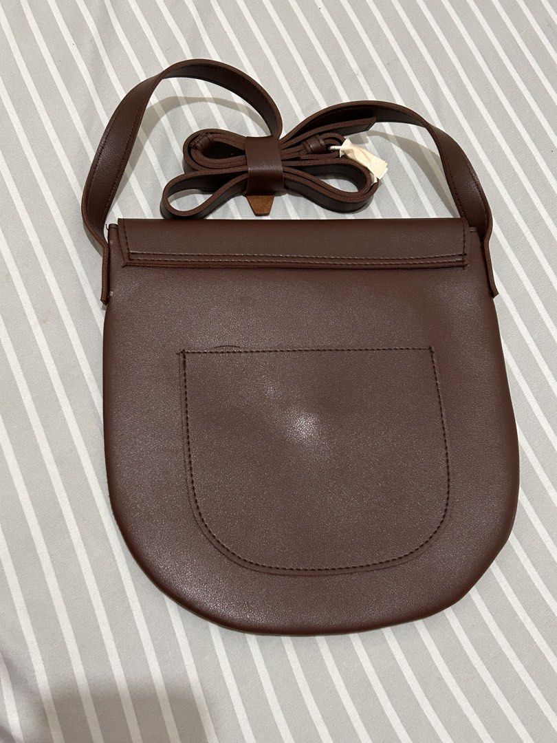 Straightforward (Category: Cross-body Bags) located in Pasig City. Submitted by krishnasingh2020 (Listing ID 1465940593, Image 2). Description: .