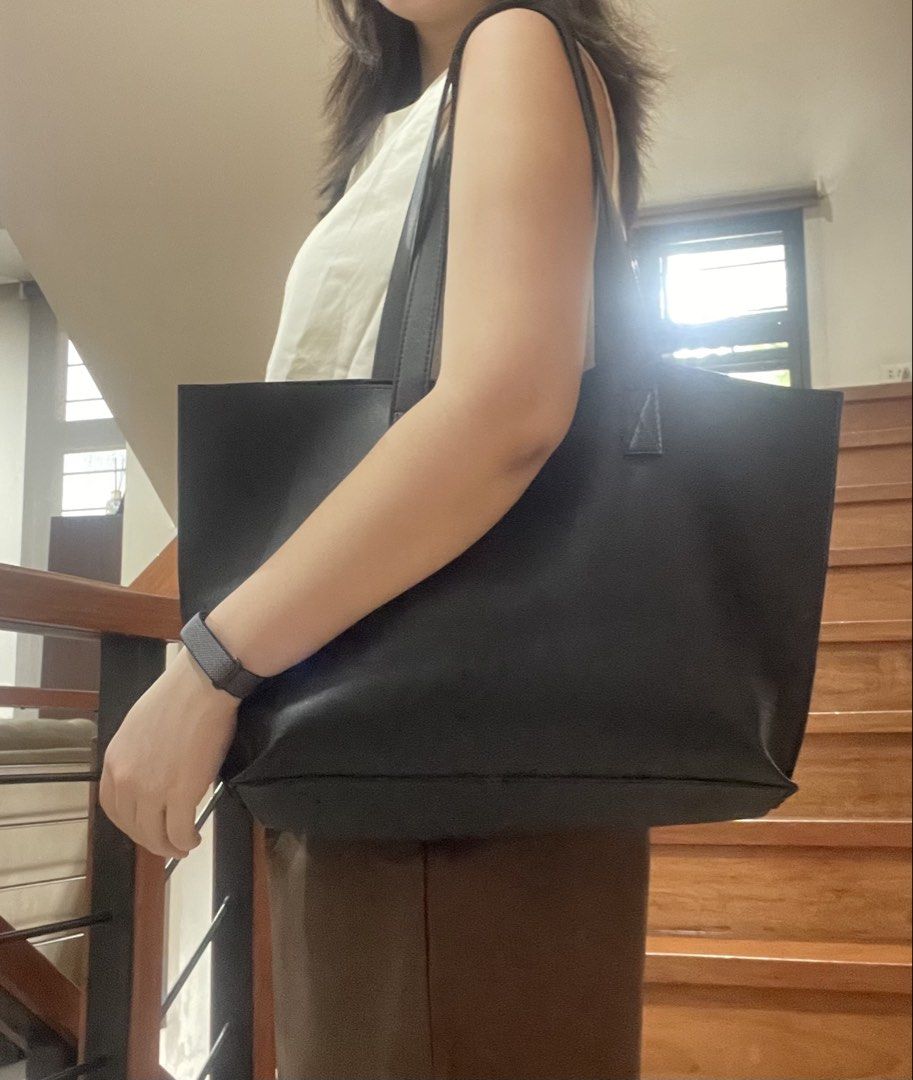 Straightforward Black Leather Tote Bag (Category: Tote Bags) located in Quezon City. Submitted by andreaa20 (Listing ID 1465804511, Image 2). Description: Straightforward tote bag made of leather. Used only once. Rfs: decluttering. .