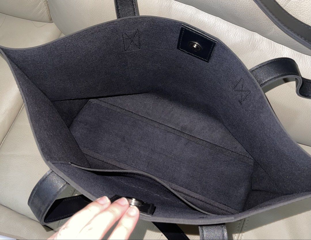 Straightforward Black Leather Tote Bag (Category: Tote Bags) located in Quezon City. Submitted by andreaa20 (Listing ID 1465804511, Image 3). Description: Straightforward tote bag made of leather. Used only once. Rfs: decluttering. .