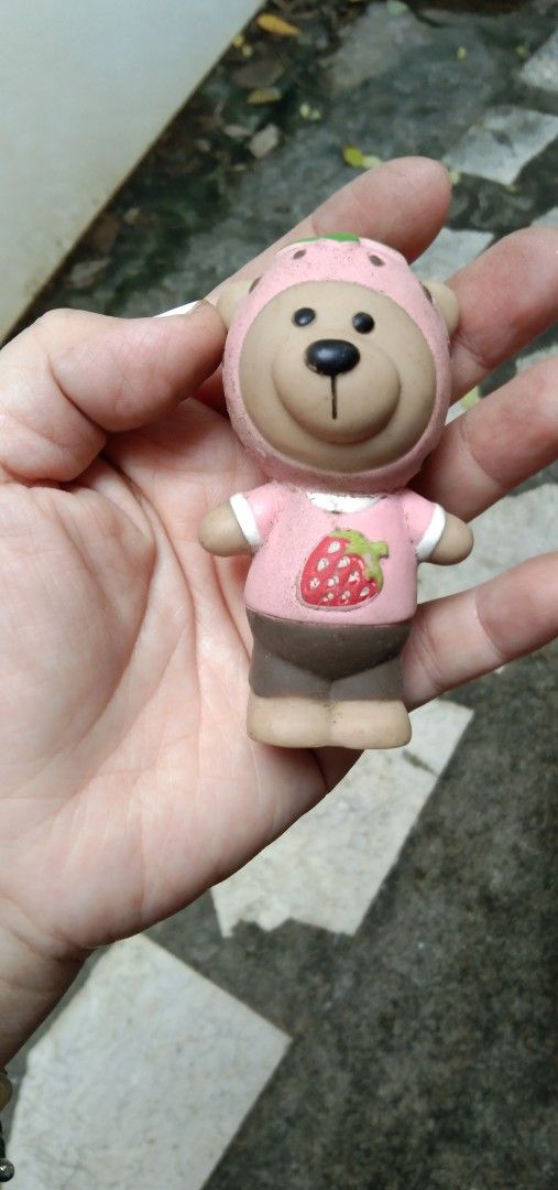 Strawberry squeaky toy (Category: Action & Battle Toys) located in Quezon City. Submitted by eidorableshop (Listing ID 1465884081, Image 3). Description: .