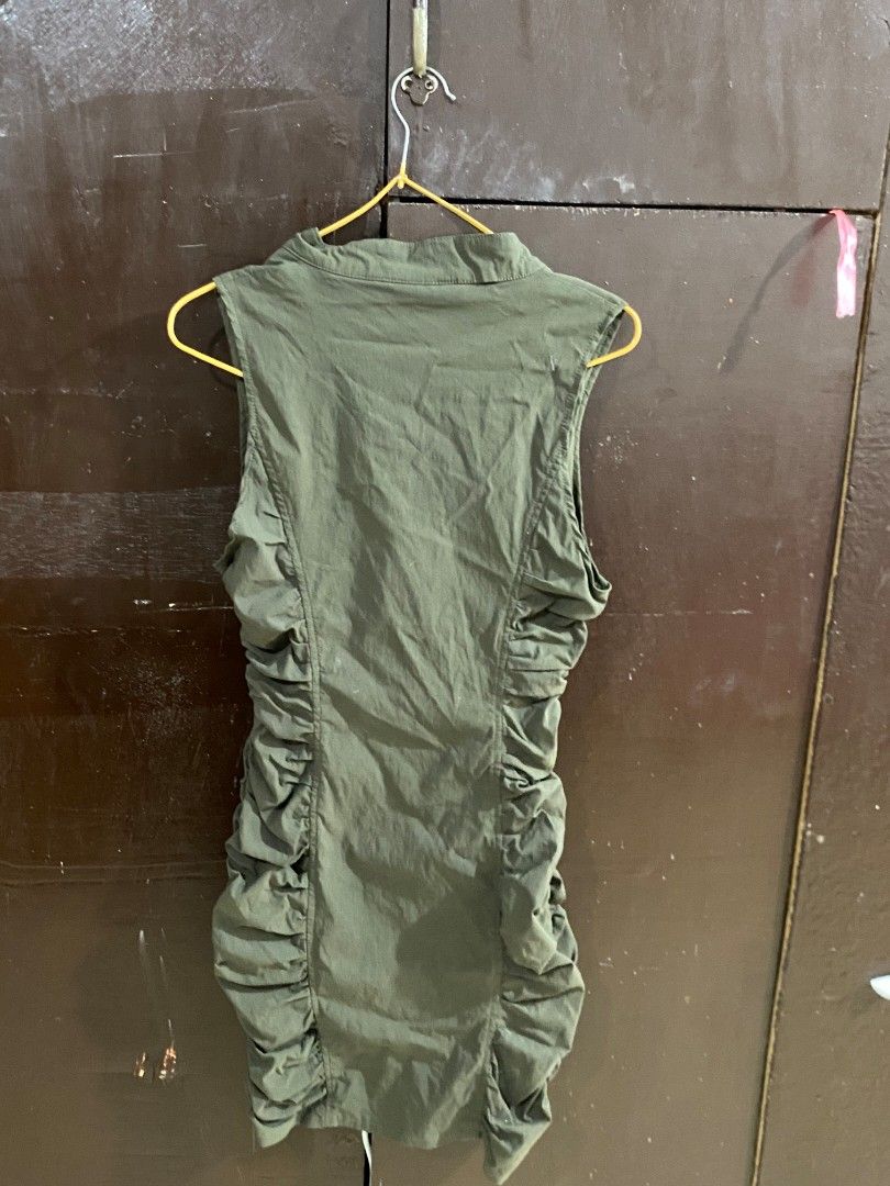 Stretchable Bodycon Zip Dress (Category: Evening dresses & gowns) located in Manila. Submitted by zealdog.657924 (Listing ID 1465933004, Image 2). Description: Color: Army Green Neckline: Mandarin Front: Full-Length Front Zipper Design: Decorative Double-Breasted Button Detailing Fit: Slim Fit with Side Ruching Fabric: Soft, Stretchable & Comfortable Length: Above Knee Condition: Excellent.
