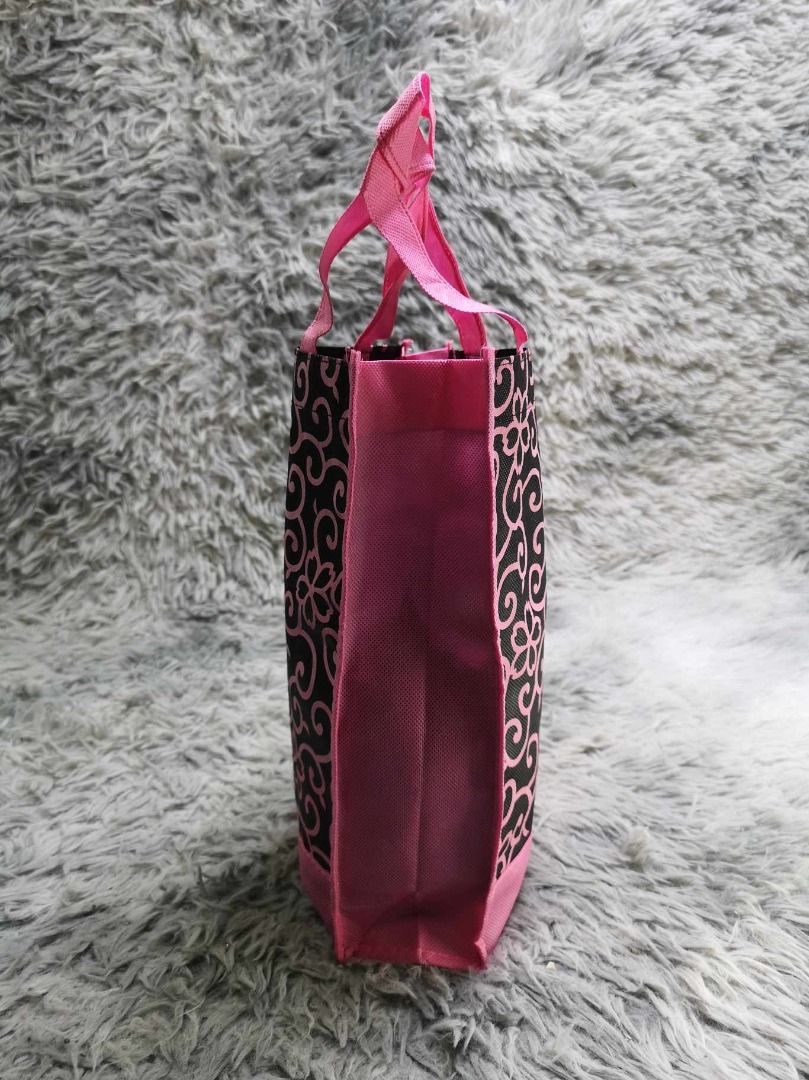 Striking Pink & Black Floral Scroll Pattern Small Vertical Tote Bag (Category: Tote Bags) located in Santa Cruz. Submitted by jmy_surplus.2 (Listing ID 1465890576, Image 3). Description: Size ; L - 12 W - 7.6 Color ; Pink & Black Type ; Tote Bag Brand ; No brand Material ; Synthetic Style ; Vertical Floral Pattern Small Tote Bag LR 129 JMY 5 Batch #224.