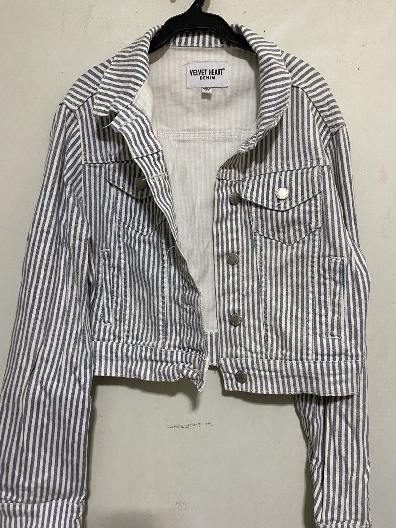 Stripe Denim Jacket/ Outerwear (Category: Coats, Jackets and Outerwear) located in Manila. Submitted by mauicli15 (Listing ID 1465792192, Image 1). Description: Size - XS Can do meetup around taft .