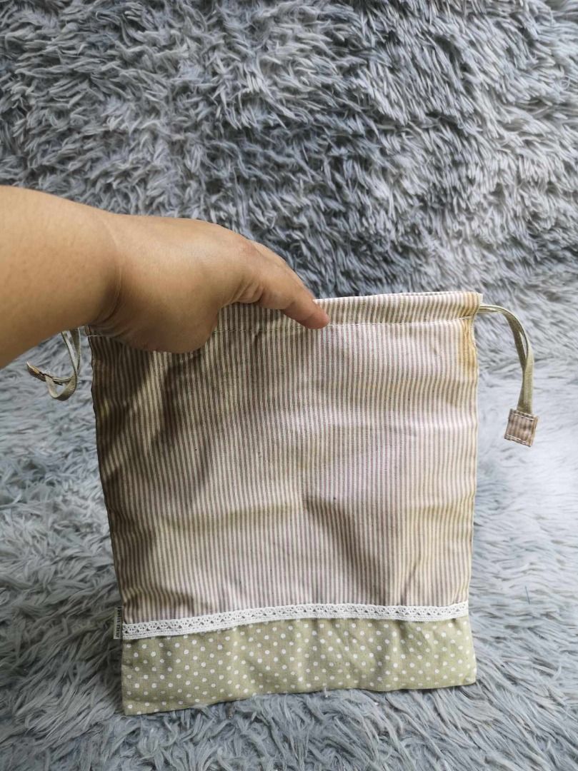 Stripe With Polka Dotted Design Pouch (Category: Purses & Pouches) located in Santa Cruz. Submitted by jmy_surplus.2 (Listing ID 1465897323, Image 3). Description: Size ; L - 12 W - 11.4 Color ; Beige Type ; Pouch Brand ; No brand Material ; Nylon Style ; Drawstring Beige Pouch LR 129 JMY 5 Batch #224.